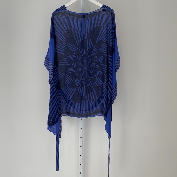 BCBG BLUE BLACK BELTED PONCHO TOP SIZE XS NWOTS! - Picture 6 of 16